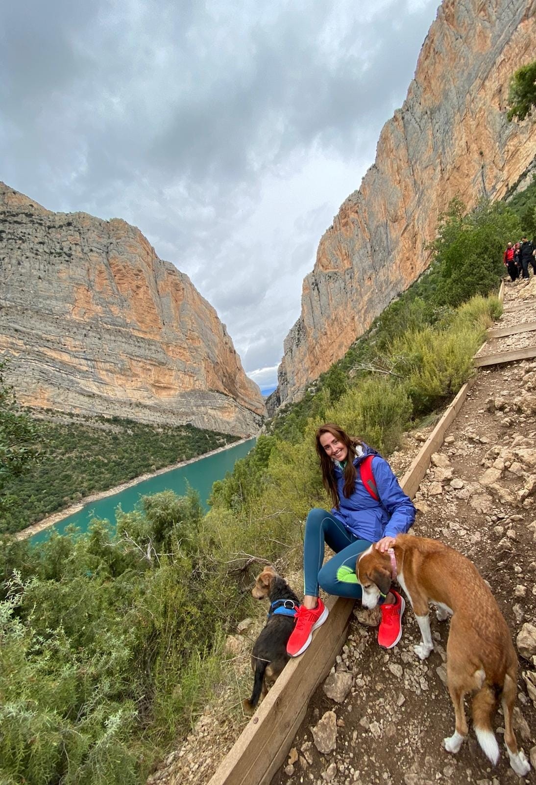 2055-perros-en-el-desfiladero-montrebei-catalunya