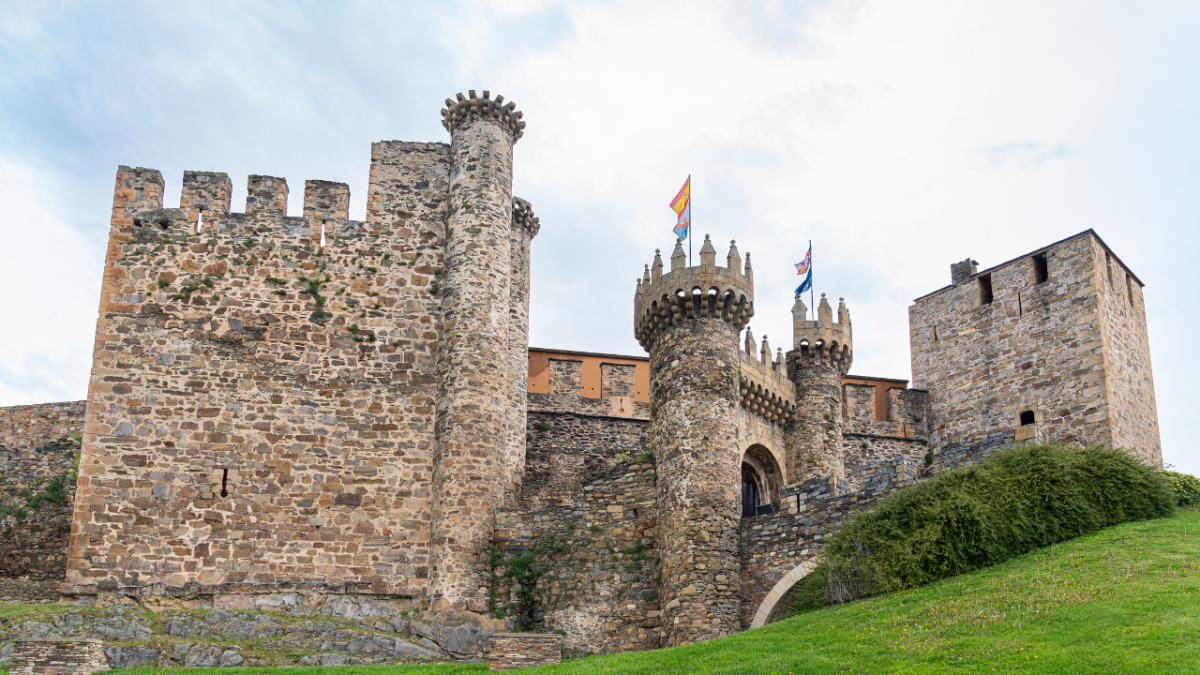 5041-castillo-templarios-ponferrada-dog-friendly
