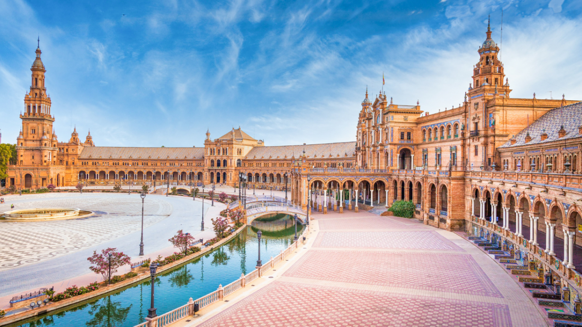 5195-plaza-espana-de-sevilla-con-perro